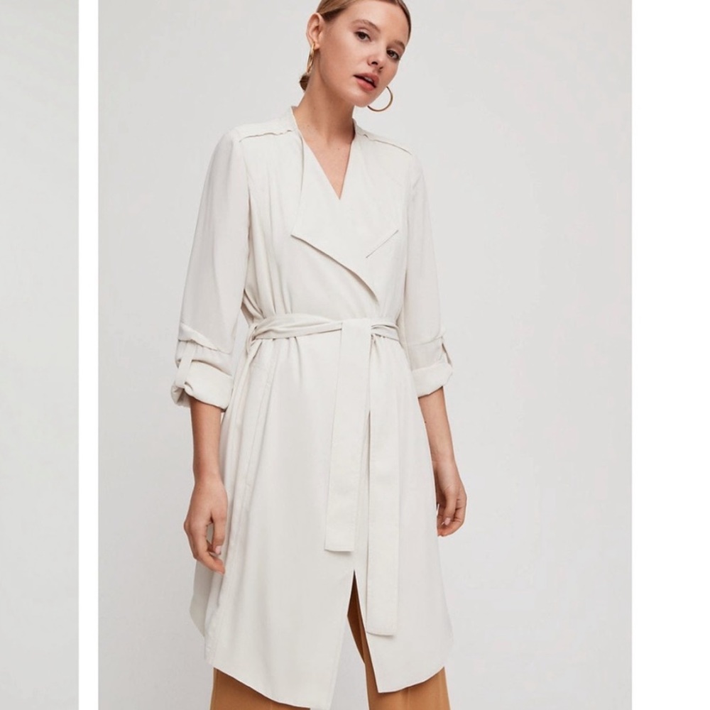 Aritzia Babaton Flowy Trench
